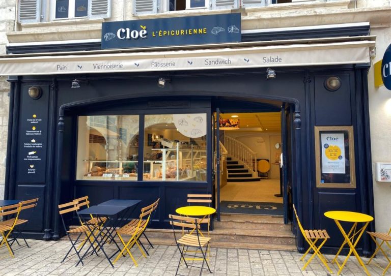 Boulangerie avec terrasse à deux pas du studio